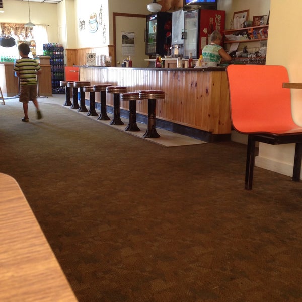 Кафе 30 лет. Хан атлас золотой зал балаково. Хан атлас балаково. Мира 30 кафе. Жирок ресторан москва.