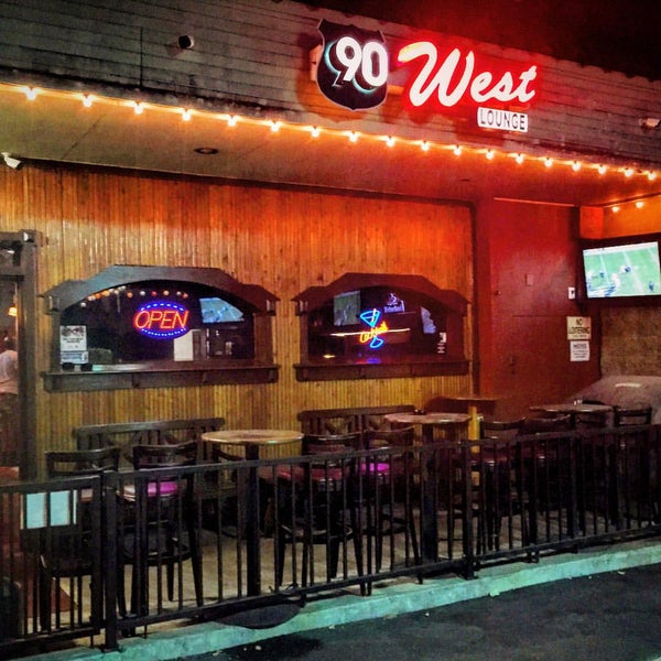 11/19/2015 tarihinde 90 West loungeziyaretçi tarafından 90 West Lounge'de çekilen fotoğraf
