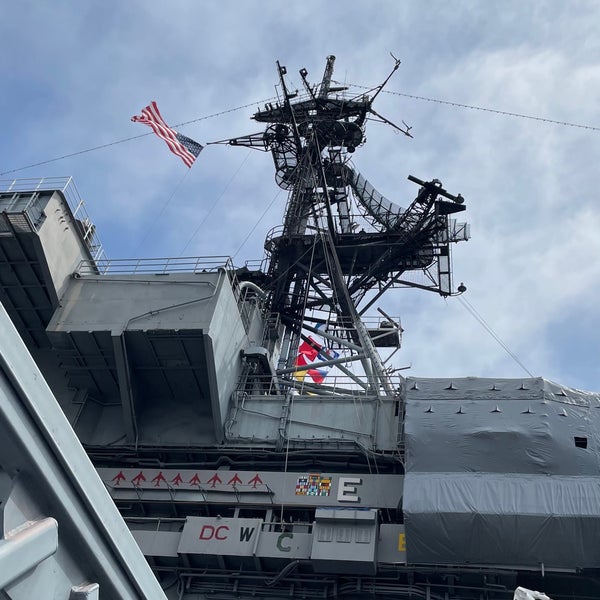 Foto tirada no(a) USS Midway Museum por Waleed .. em 5/19/2023
