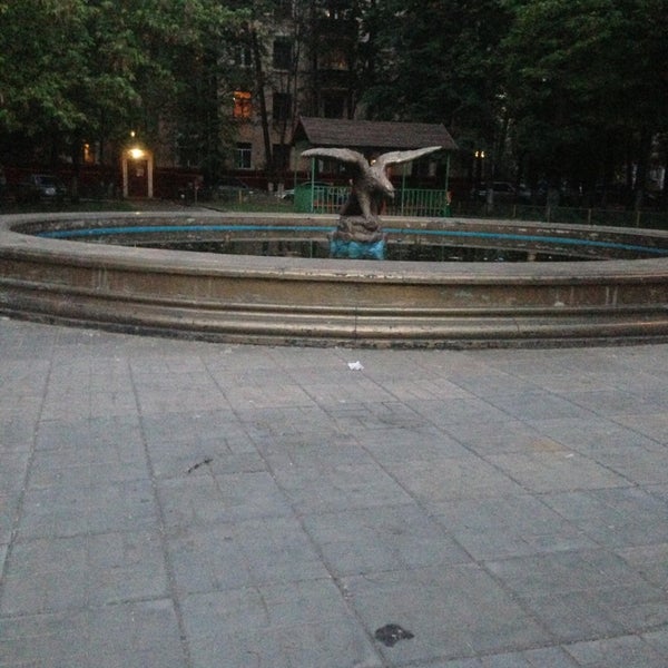 Москва, улица маршала рыбалко, 2к3. Пустырь с детской площадкой. Бирюзова 30 двор. 2, к. Немецкая слобода улица маршала бирюзова.