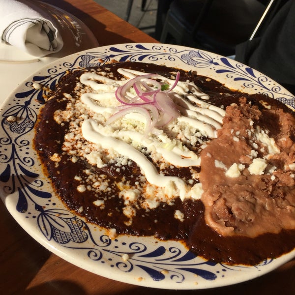 รูปภาพถ่ายที่ Frida Mexican Cuisine โดย Gokkus เมื่อ 11/5/2016