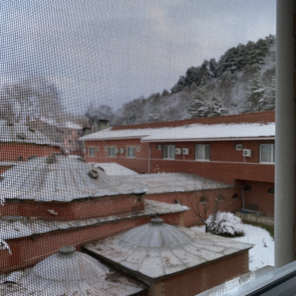 รูปภาพถ่ายที่ Bolu Thermal Hotel โดย Bülent เมื่อ 1/28/2021