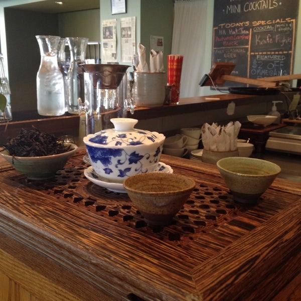 10/24/2014 tarihinde Tony N.ziyaretçi tarafından Verdant Tea Tasting Room &amp; Tea Bar'de çekilen fotoğraf