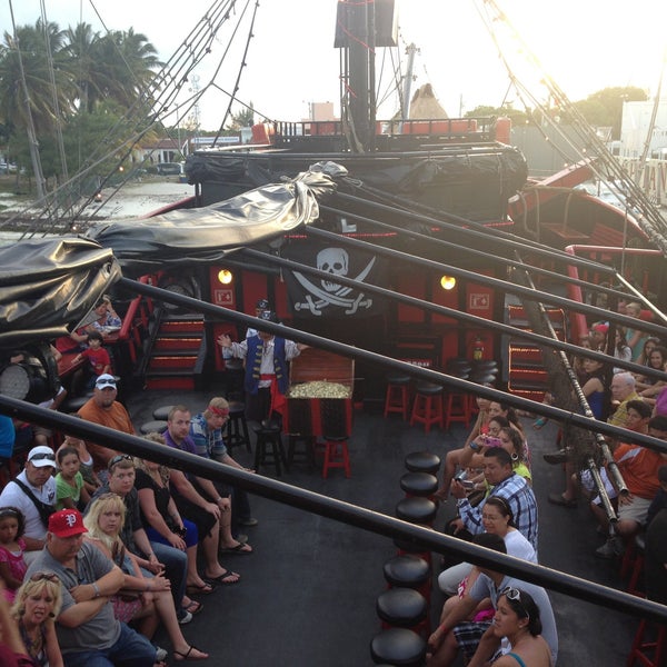 5/23/2013 tarihinde Leysan F.ziyaretçi tarafından Captain Hook Pirate Ship'de çekilen fotoğraf