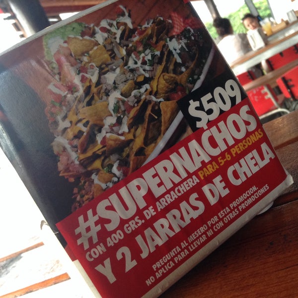 Disfruta del platillo más famoso de Cancún, los #SuperNachos en paquete con JARRAS de chela.