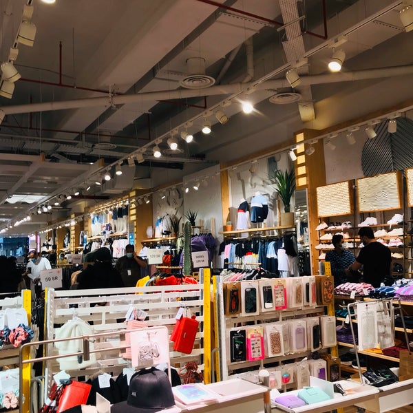 pull and bear mecca mall