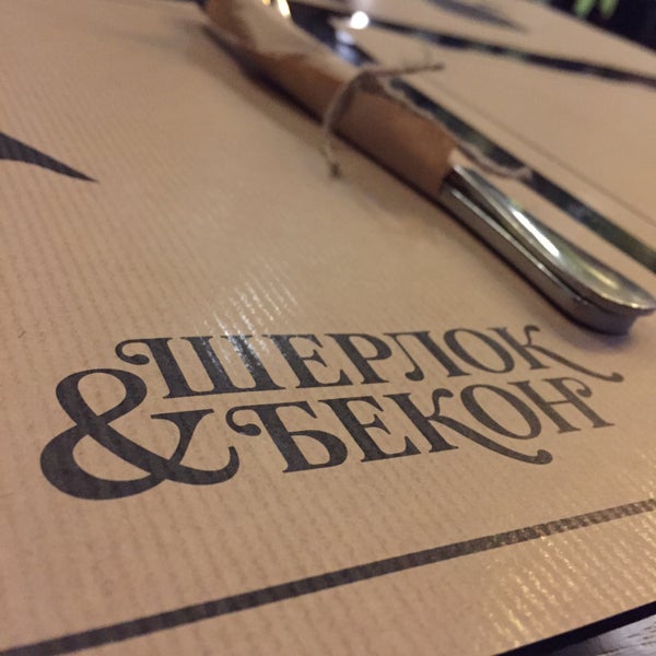 Снимок сделан в Sherlock &amp; Bacon / Шерлок і Бекон пользователем Rika M. 9/6/2015