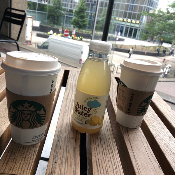 Foto tomada en Starbucks  por rossen el 7/8/2019