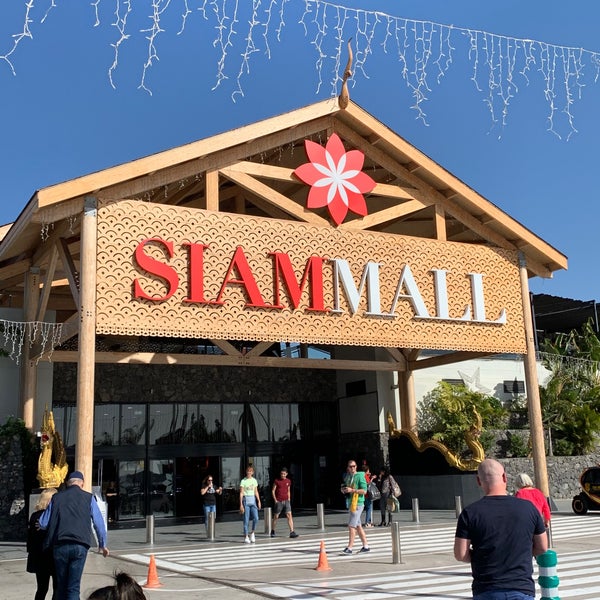 รูปภาพถ่ายที่ Siam Mall โดย Rika D. เมื่อ 12/28/2019