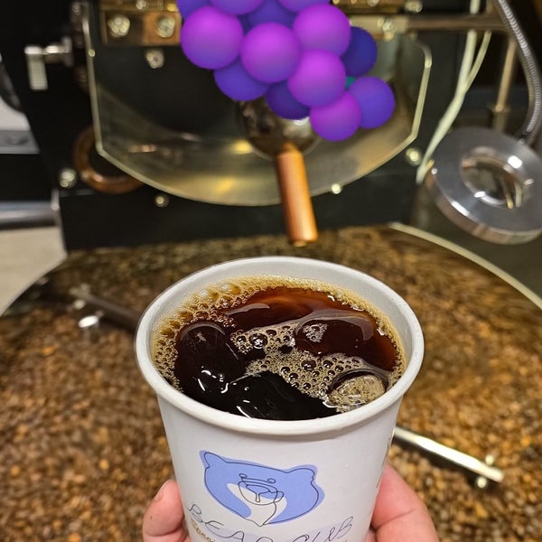 5/5/2024 tarihinde M A.ziyaretçi tarafından BEAR CUB ®️ Specialty coffee Roasteryمحمصة بير كب للقهوة المختصة'de çekilen fotoğraf