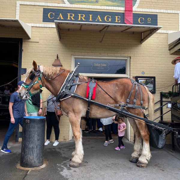 Foto diambil di Old South Carriage Company oleh Jannet S. pada 12/28/2019