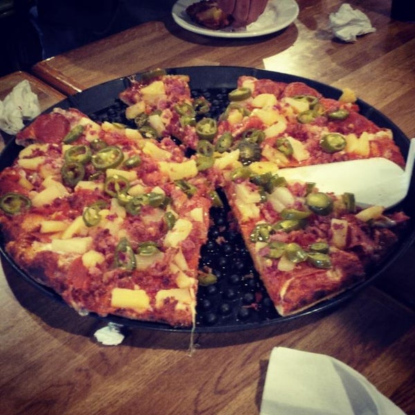 Foto diambil di Fultano&#39;s Pizza oleh Diane P. pada 11/26/2013