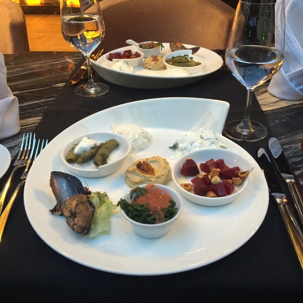 6/3/2016 tarihinde Gulıstan S.ziyaretçi tarafından Caviar Brasserie'de çekilen fotoğraf