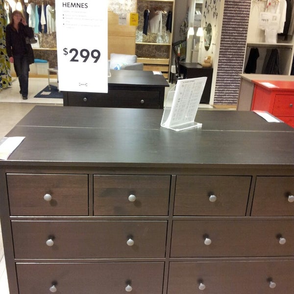 Das Foto wurde bei IKEA Edmonton von Andrea C. am 3/10/2013 aufgenommen
