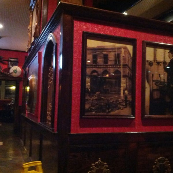 Foto tirada no(a) Hibernian Pub por Caitlin W. em 6/26/2013