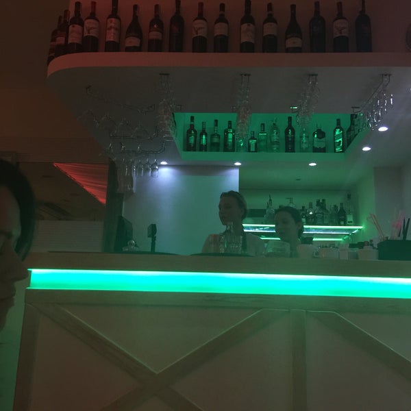 3/2/2015 tarihinde DJ Claude G Miami-Kiev-Genevaziyaretçi tarafından Massimo Turkish &amp; Italian Restaurant'de çekilen fotoğraf