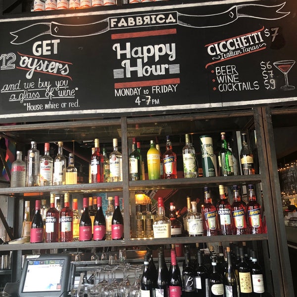 Foto diambil di Fabbrica Restaurant &amp; Bar oleh Adaeze U. pada 9/2/2019