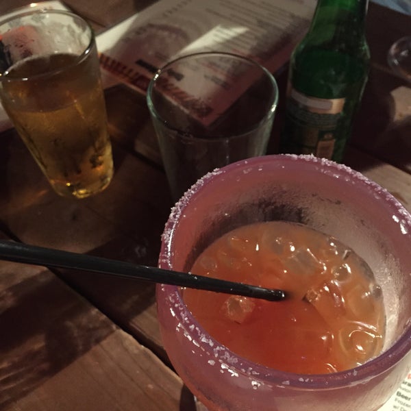 Foto tirada no(a) 303 Bar and Grill por Erika em 9/20/2015