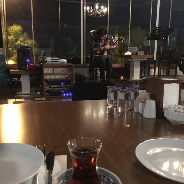 รูปภาพถ่ายที่ Terrace 34 Restaurant &amp; Cafe โดย Hilal S. เมื่อ 4/27/2016