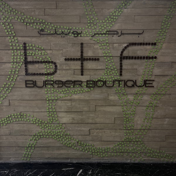 Foto tirada no(a) Burger Boutique por Ev em 4/26/2022