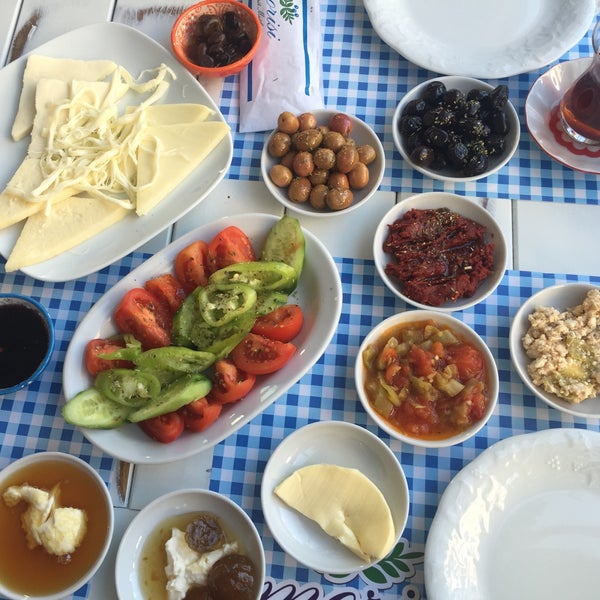 Foto tirada no(a) Morisi Kahvaltı &amp; Girit Mutfağı por Selin D. em 12/13/2015