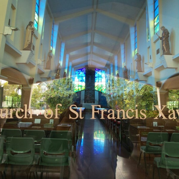 Снимок сделан в Catholic Church of St. Francis Xavier пользователем Meekeem W. 4/17/2014