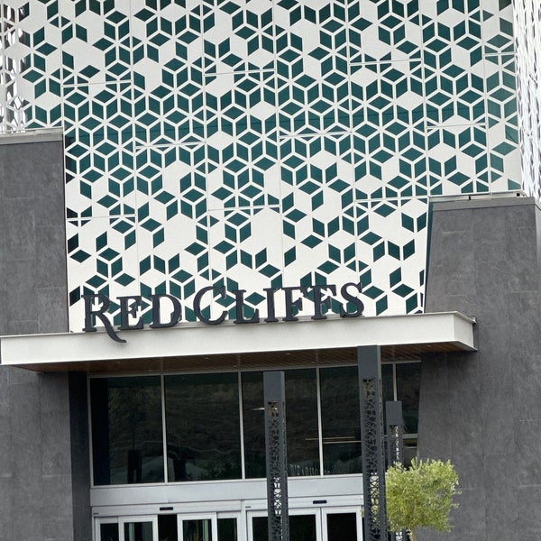 Red Cliffs Mall Shopping Mall in Saint