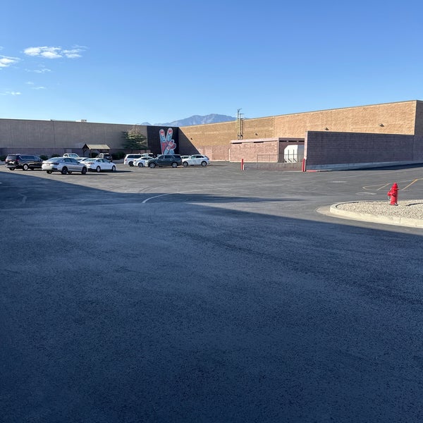 Red Cliffs Mall Shopping Mall in Saint