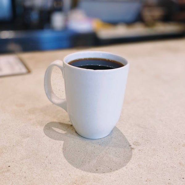 Foto scattata a Matching Half Cafe da Tim J. il 11/13/2019