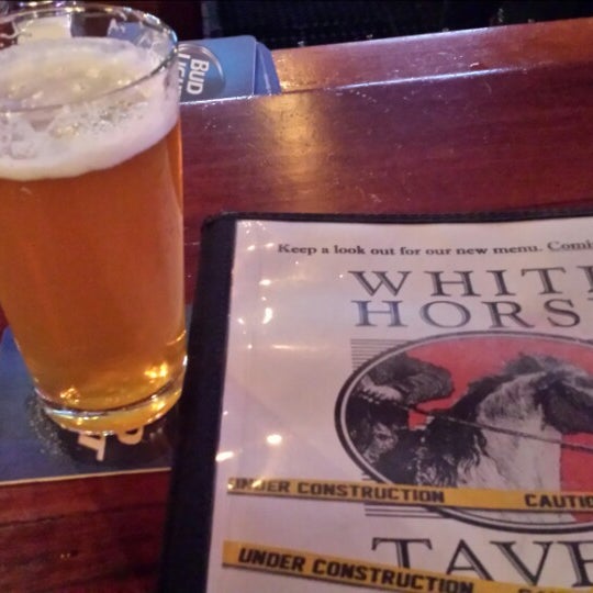 Foto tirada no(a) White Horse Tavern por Ruben T. em 4/26/2014