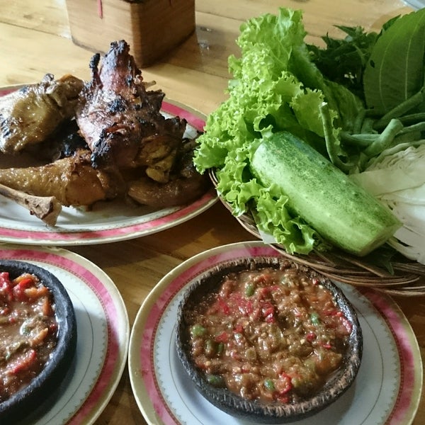Ayam Bakar Pak Atok Asya Restoranıda Fotoğraflar