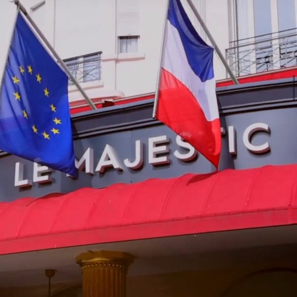 Foto scattata a Hôtel Majestic Barrière da J J. il 8/22/2023