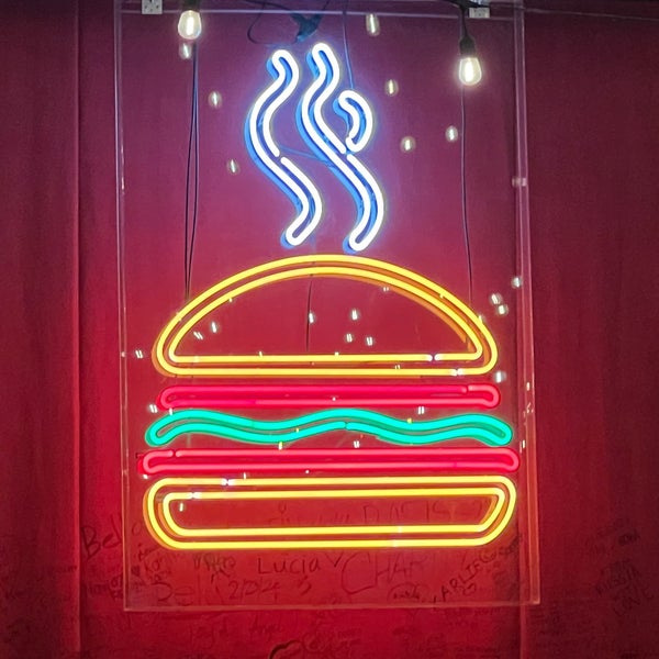 4/17/2024 tarihinde J J.ziyaretçi tarafından Burger Joint'de çekilen fotoğraf