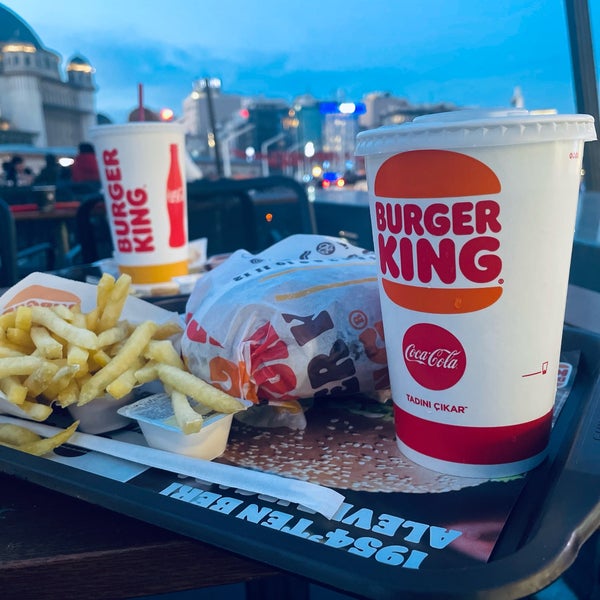 รูปภาพถ่ายที่ Burger King โดย Hamed D. เมื่อ 2/2/2023