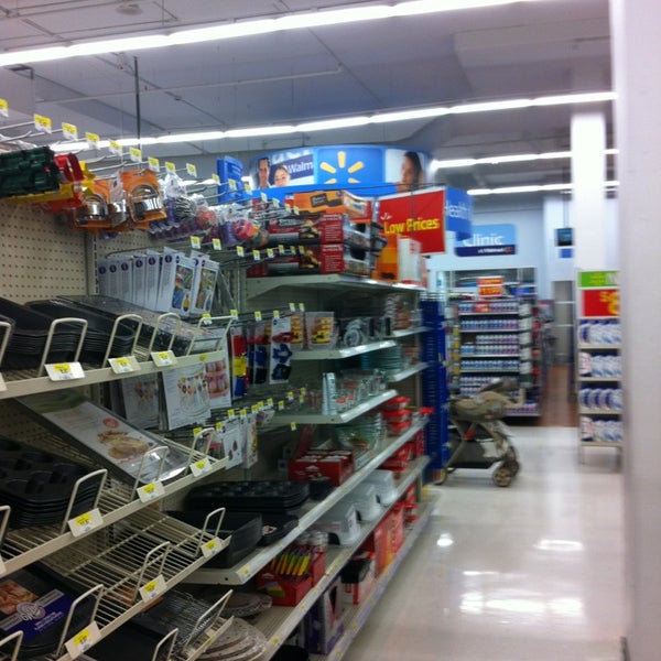 Foto diambil di Walmart oleh Michelle F. pada 7/24/2013
