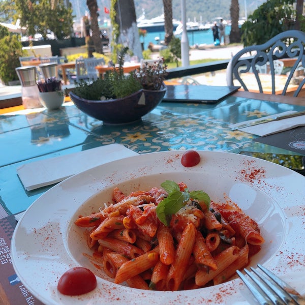 Foto diambil di Lotis Restoran&amp;Bistro oleh Simge Ç. pada 6/29/2019