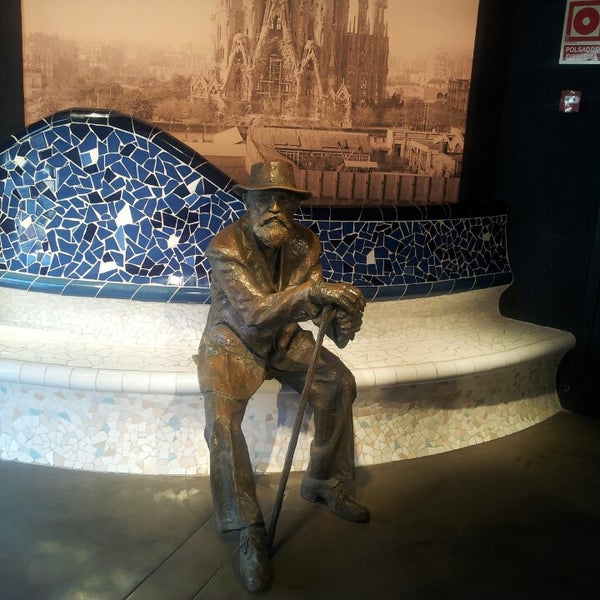 รูปภาพถ่ายที่ Gaudí Experiència โดย Svetka T. เมื่อ 8/17/2013