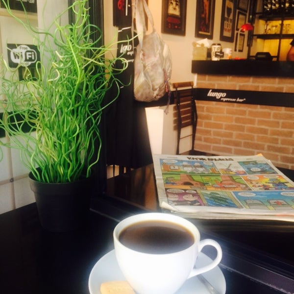 Foto tirada no(a) Lungo Espresso Bar por Duygu G. em 7/27/2015