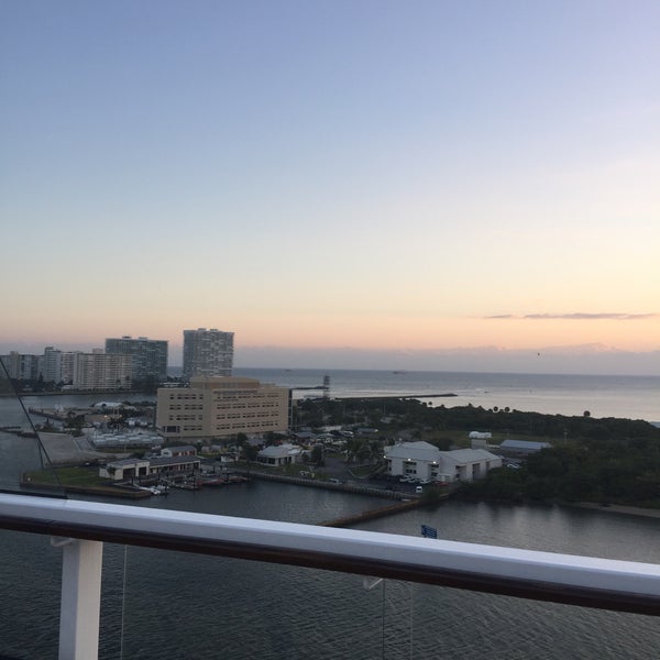 Photo taken at Renaissance Fort Lauderdale Cruise Port Hotel by Justino Z. on 11/20/2016