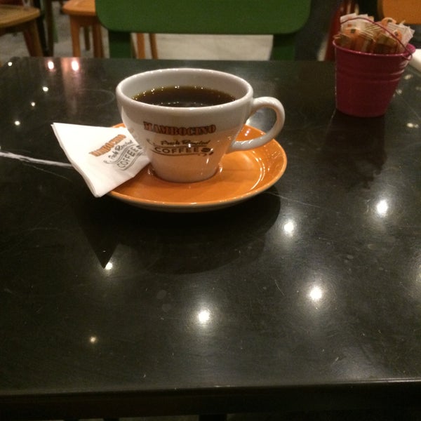 Photo taken at Mambocino Coffee by Nergiz Y. on 9/27/2015