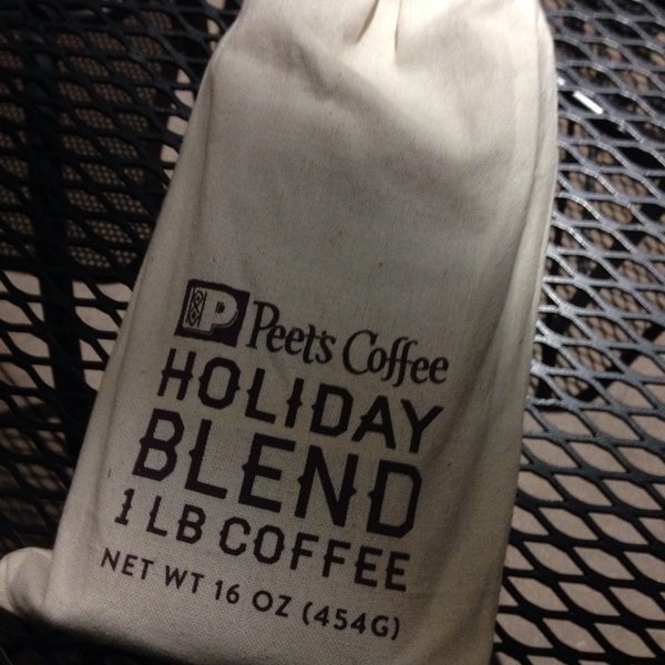 Photo taken at Peet&#39;s Coffee &amp; Tea by Masashi S. on 12/12/2015