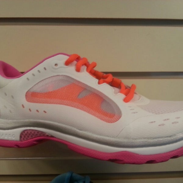shoe stores in rivertown mall