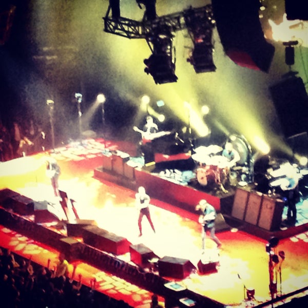 Foto diambil di Scotiabank Arena oleh Amy C. pada 5/16/2013