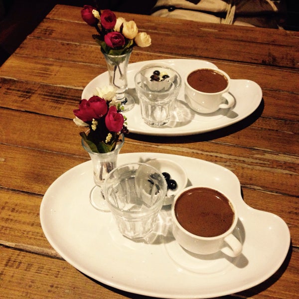 รูปภาพถ่ายที่ DuduMax Cafe &amp; Restaurant โดย Fatma Ö. เมื่อ 4/26/2015