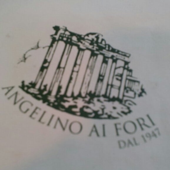 รูปภาพถ่ายที่ Angelino &quot;ai Fori&quot; dal 1947 โดย Sebastian C. เมื่อ 6/24/2013