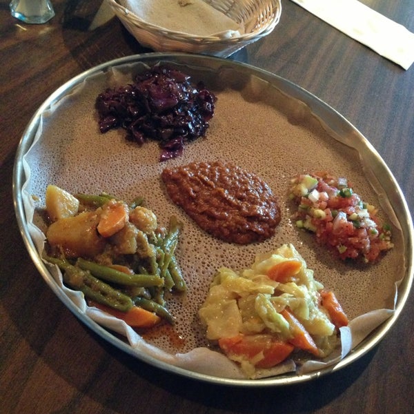 Foto diambil di Ras Dashen Ethiopian Restaurant oleh Christanh N. pada 6/16/2013