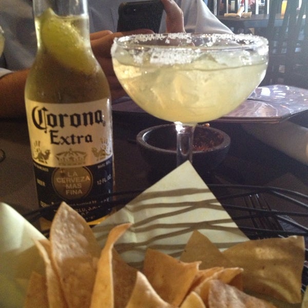 Foto diambil di Tequilas Cantina and Grill oleh Jodi O. pada 6/18/2013