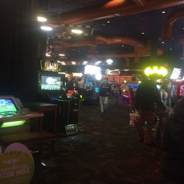 Photo taken at Dave &amp; Buster&#39;s by Rosa R. on 4/18/2015