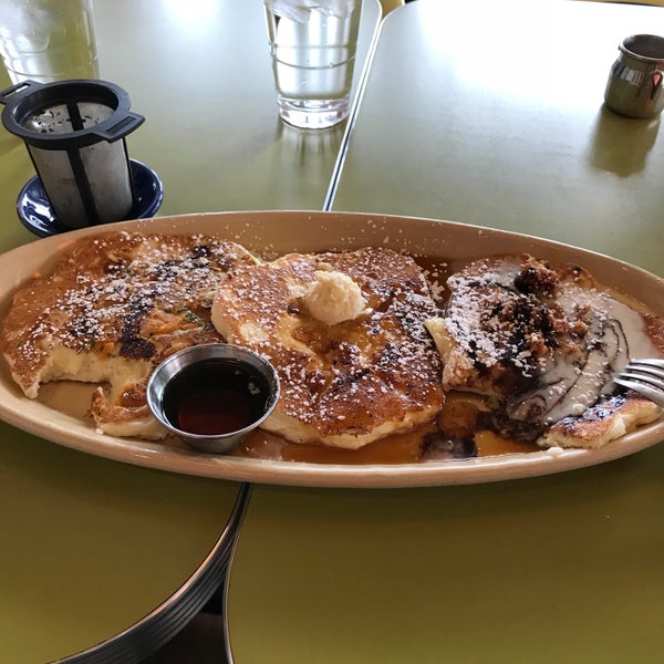 Photo taken at Snooze, an A.M. Eatery by Clint C. on 3/28/2018
