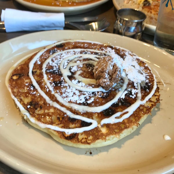 Photo taken at Snooze, an A.M. Eatery by Clint C. on 1/28/2018